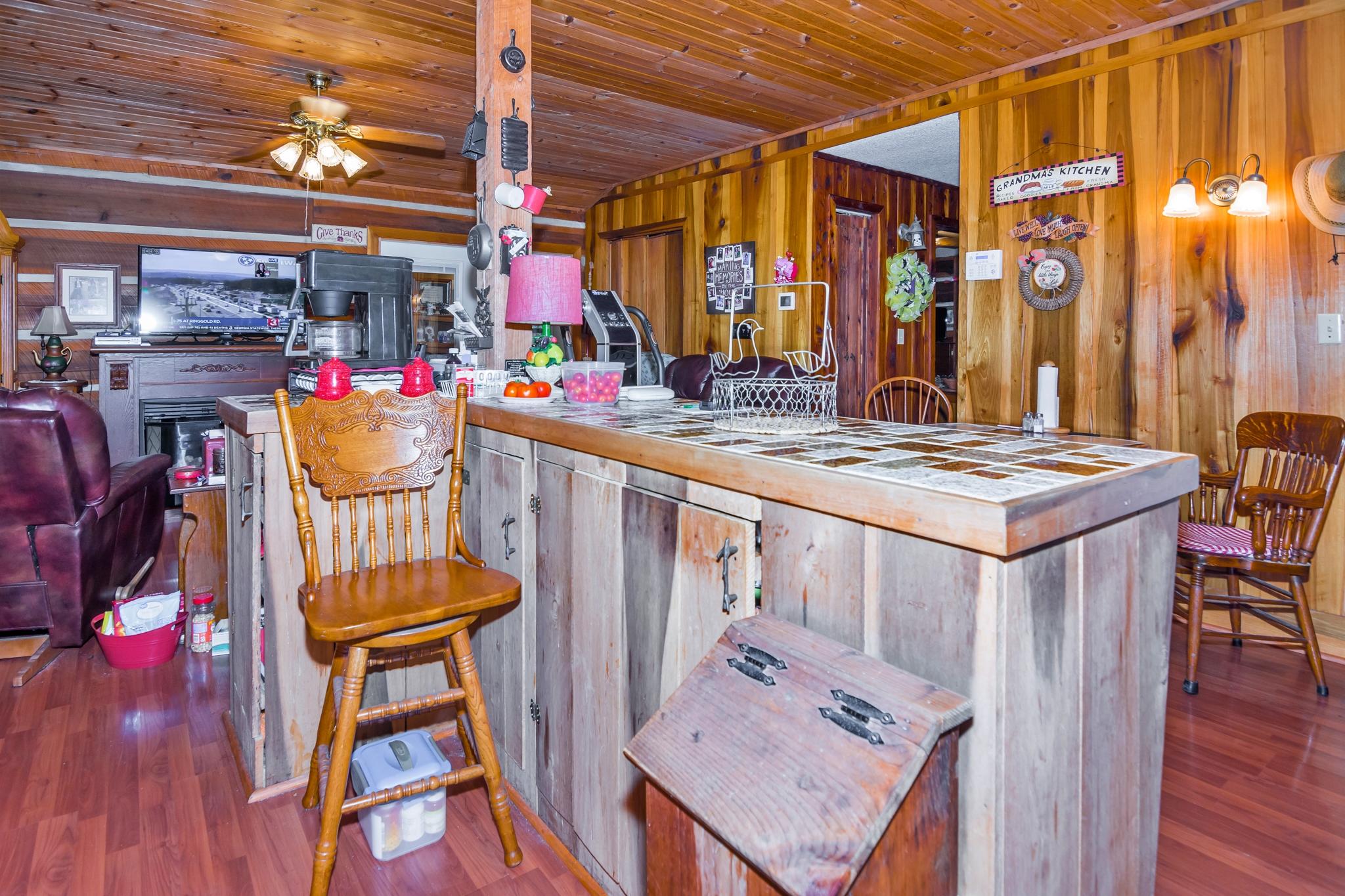 750 West Valley Road Whitwell, TN 37397 - Photo 18 of 39 Kitchen Breakfast Bar