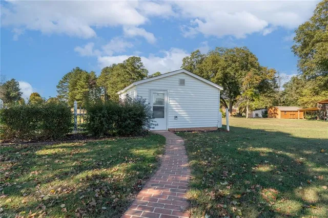 $250,000 | 4768 South North Carolina Highway 150, Lexington, NC 27295