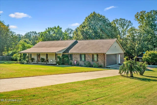 $295,000 | 610 Oakley Road, Senatobia, MS 38668