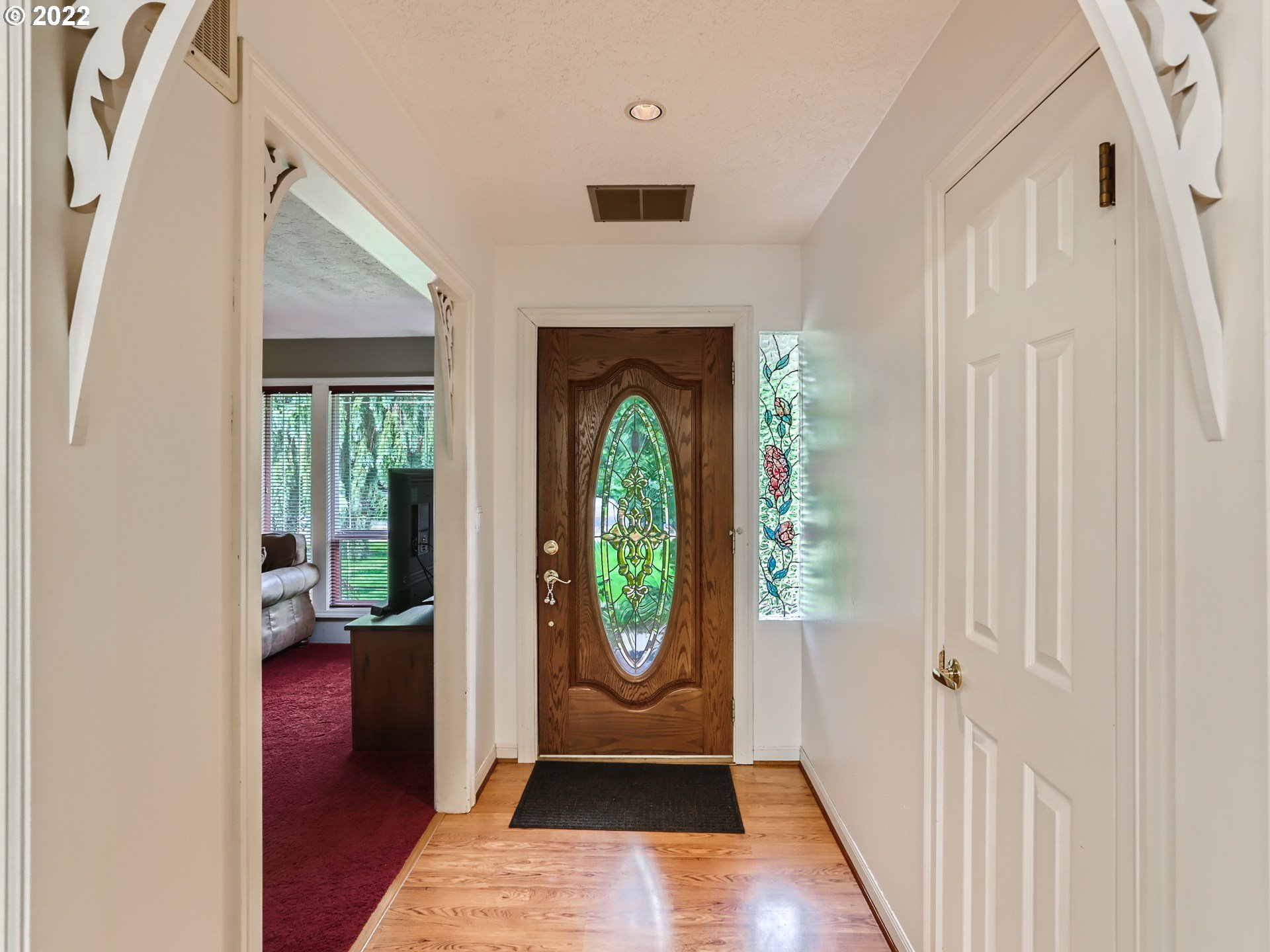 1120 Northwest Hobbs Road Cornelius, OR 97113 - Photo 5 of 32 Entrance/Foyer