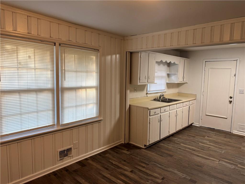 2210 Niskey Lake Road Southwest Atlanta, GA 30331 - Photo 6 of 16 Gallery Image 6