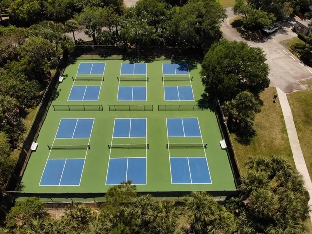 a view of a multi story building