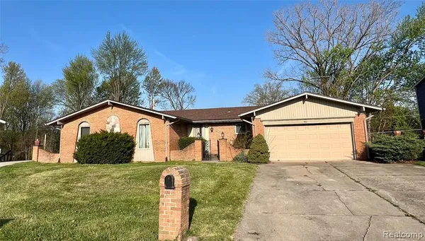 $300,000 | 37115 Pocahontas Drive, Clinton Township, MI 48036
