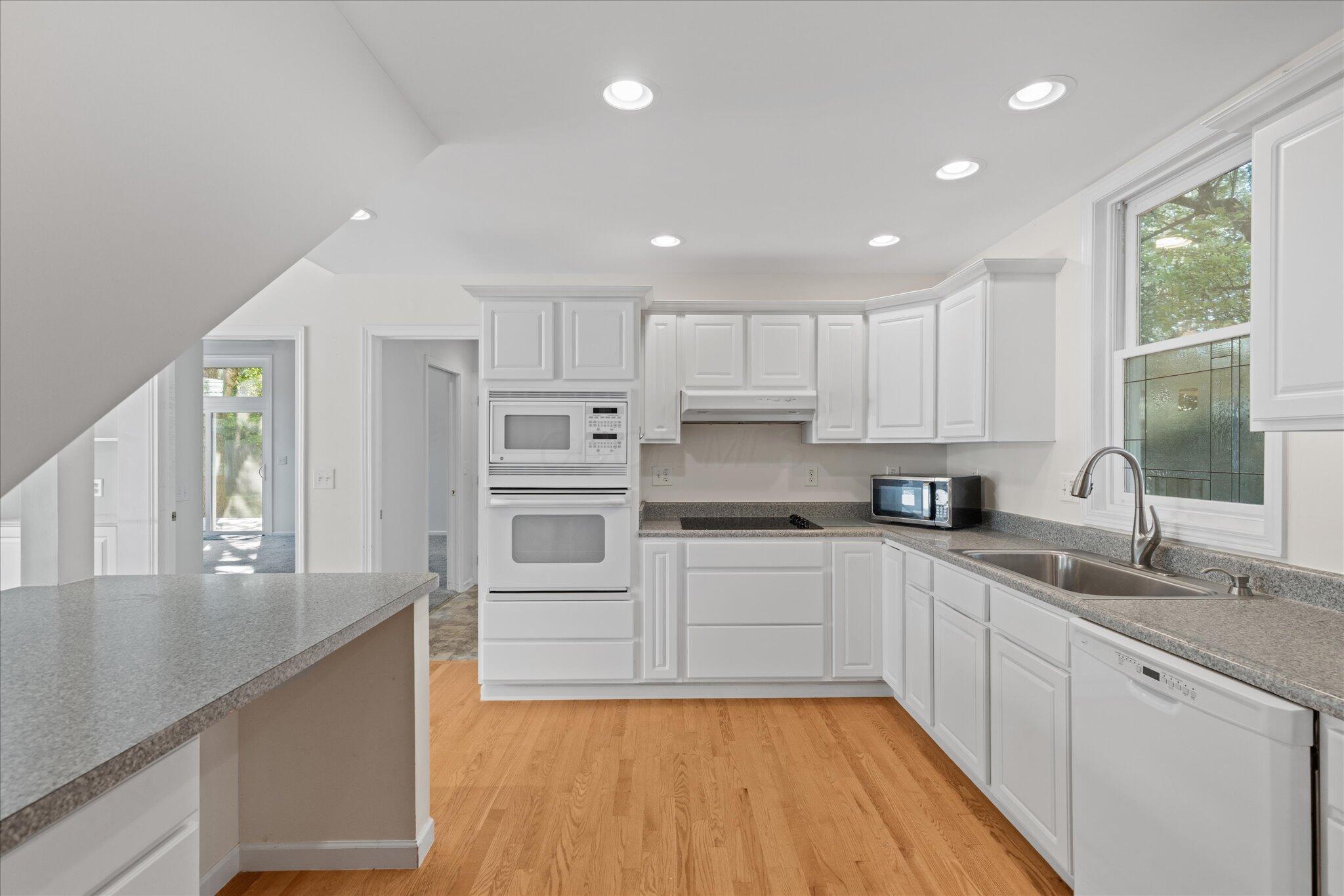 6041 Rocky Rill Road Columbus, OH 43235 - Photo 34 of 46 Kitchen views in ADU