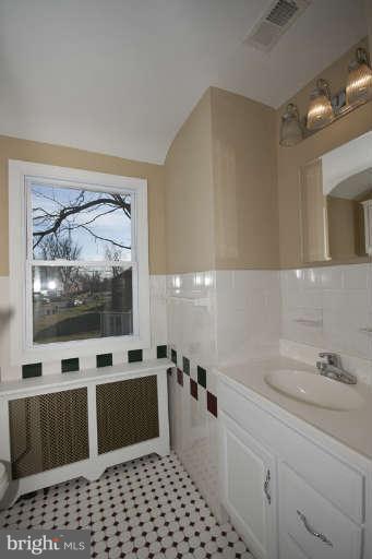 3513 Rolling Rd. Baltimore, MD 21244 - Photo 18 of 23 Bath