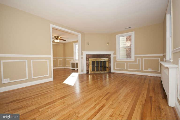 3513 Rolling Rd. Baltimore, MD 21244 - Photo 6 of 23 Living Room