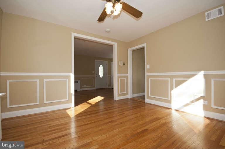 3513 Rolling Rd. Baltimore, MD 21244 - Photo 8 of 23 Dining Room