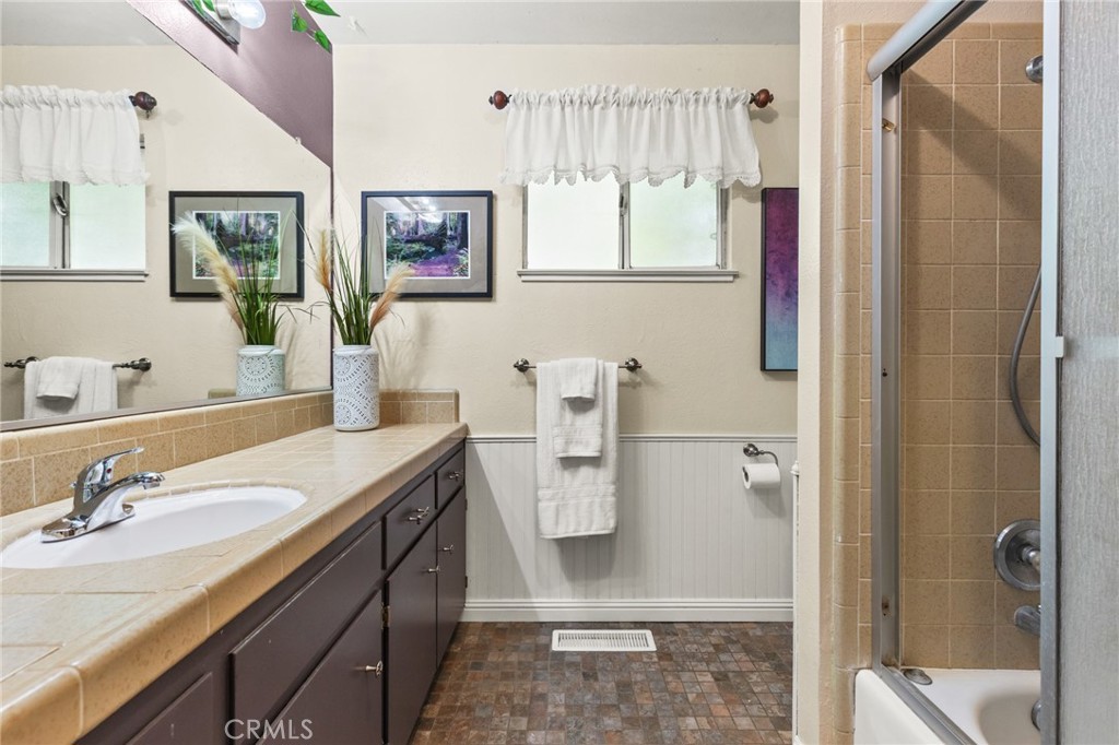 4 Doris Way Chico, CA 95926 - Photo 20 of 29 Hall bath