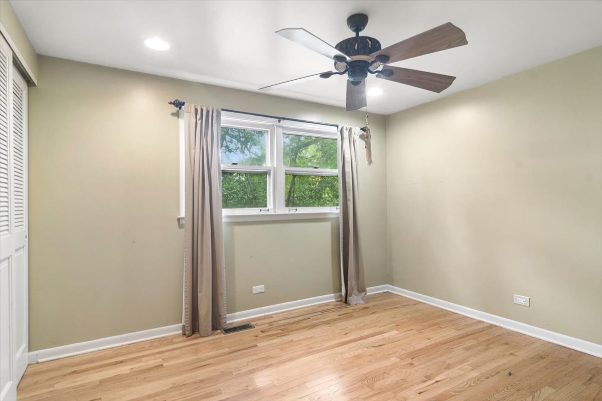 211 West Pickwick Road Arlington Heights, IL 60005 - Photo 16 of 23 Gallery Image 16
