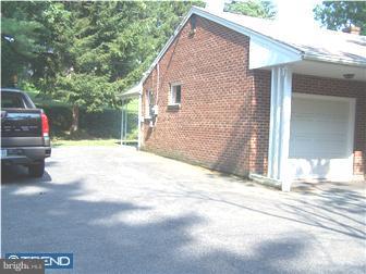 3105 River Road Reading, PA 19605 - Photo 2 of 12 Garage