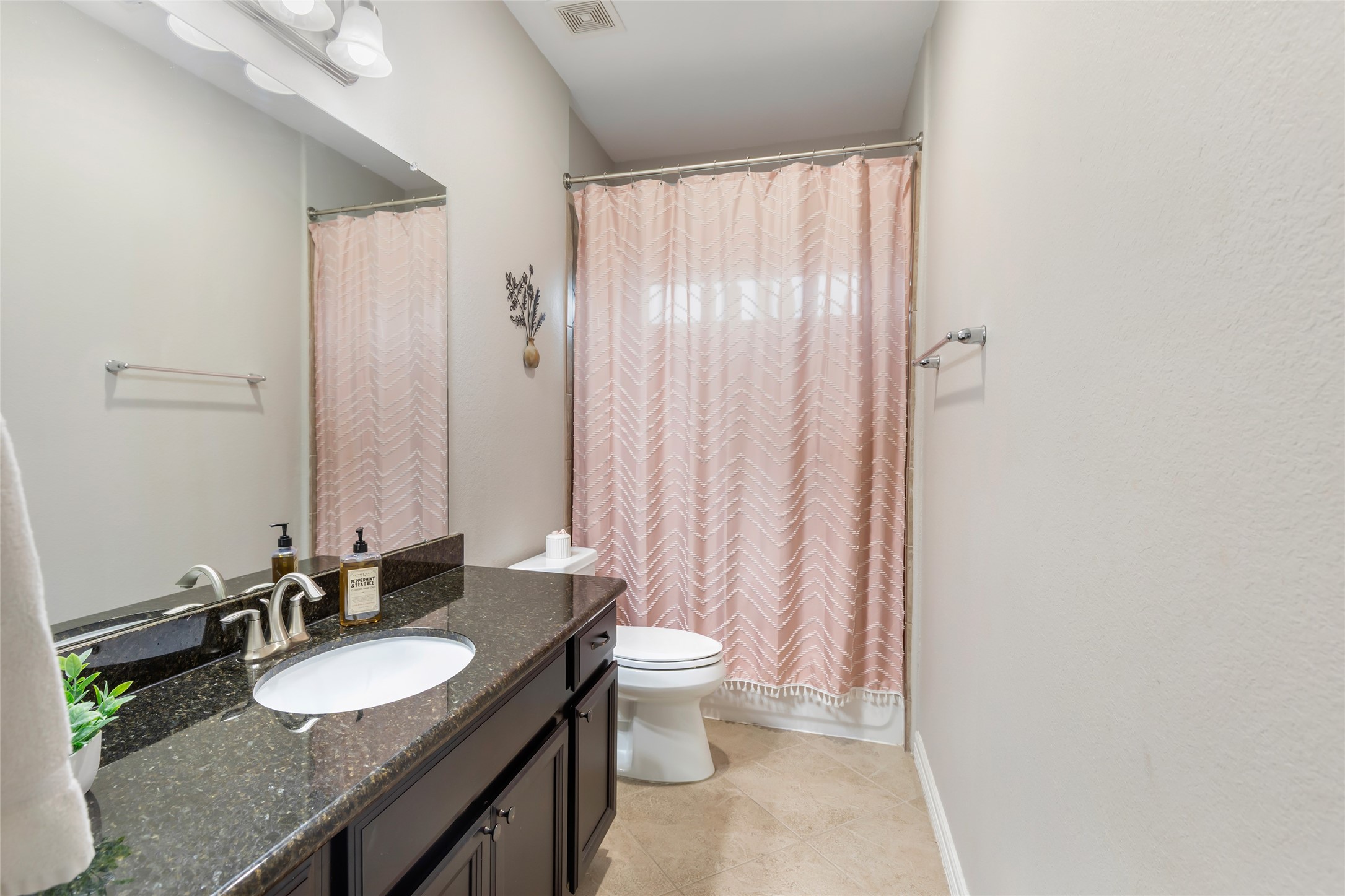 6202 Circle Back Road Baytown, TX 77523 - Photo 37 of 50 Bathroom off the other potential primary suite