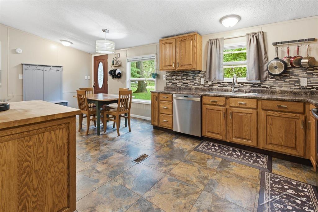 203 West Sampson Road Sanford, MI 48657 - Photo 9 of 29