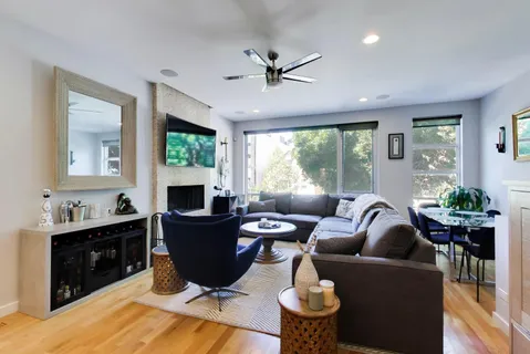 $649,000 | 879 North Marshfield Avenue, Unit 2, Chicago, IL 60622