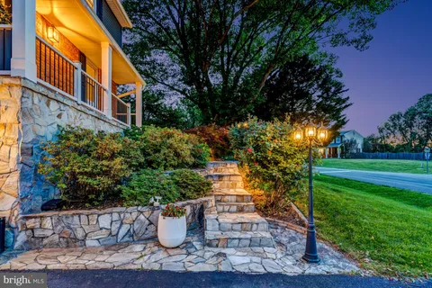 $1,250,000 | 933 War Admiral Street, Great Falls, VA 22066