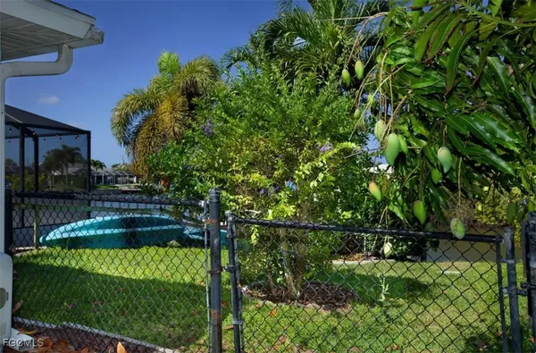 $5,200 | 2802 Southwest 20th Avenue, Cape Coral, FL 33914