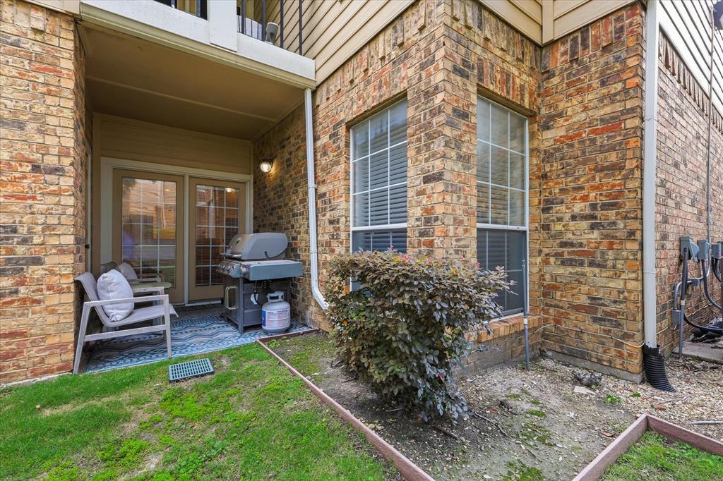 14277 Preston Road, Unit 615 Dallas, TX 75254 - Photo 20 of 20 a patio with table and chairs and potted plants