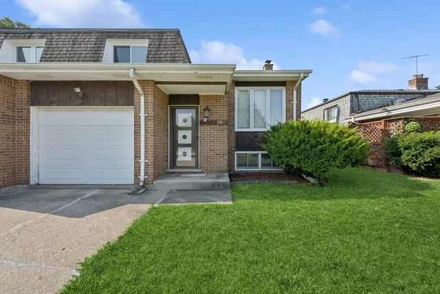 $2,400 | 366 Manning Drive, Wood Dale, IL 60191