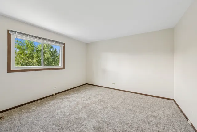 $2,400 | 366 Manning Drive, Wood Dale, IL 60191