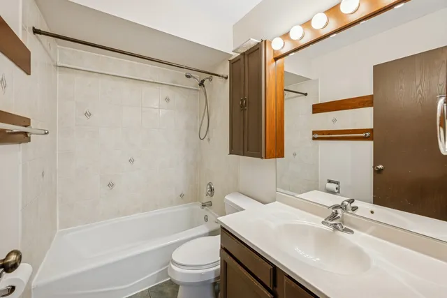 $2,400 | 366 Manning Drive, Wood Dale, IL 60191