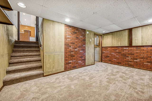 $2,400 | 366 Manning Drive, Wood Dale, IL 60191