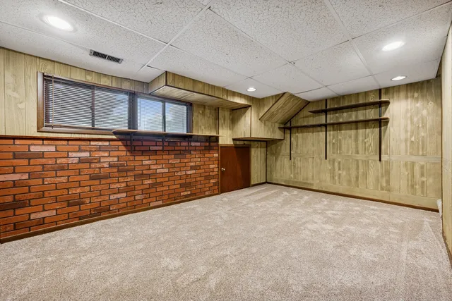 $2,400 | 366 Manning Drive, Wood Dale, IL 60191