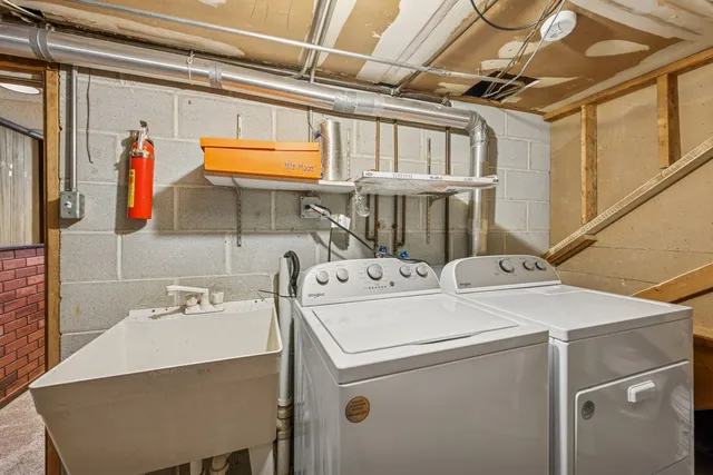 $2,400 | 366 Manning Drive, Wood Dale, IL 60191