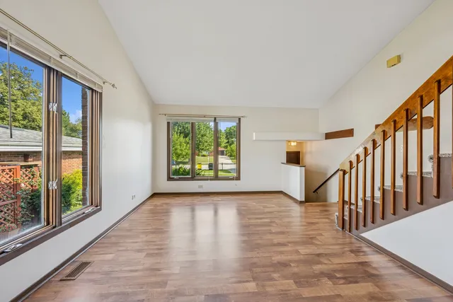 $2,400 | 366 Manning Drive, Wood Dale, IL 60191