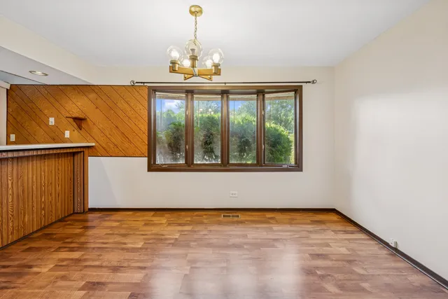 $2,400 | 366 Manning Drive, Wood Dale, IL 60191