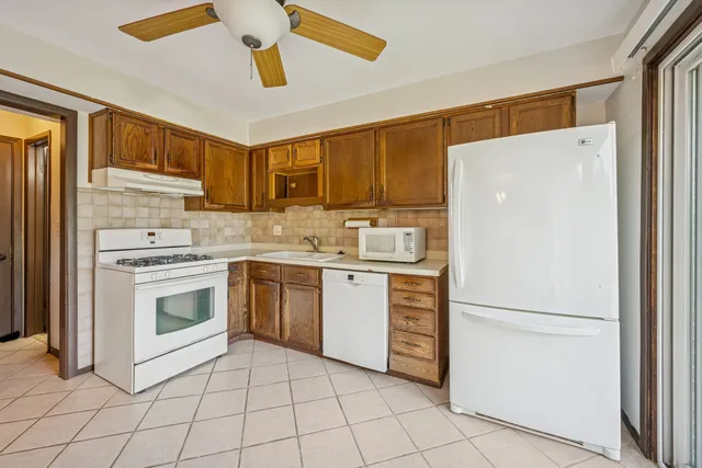 $2,400 | 366 Manning Drive, Wood Dale, IL 60191