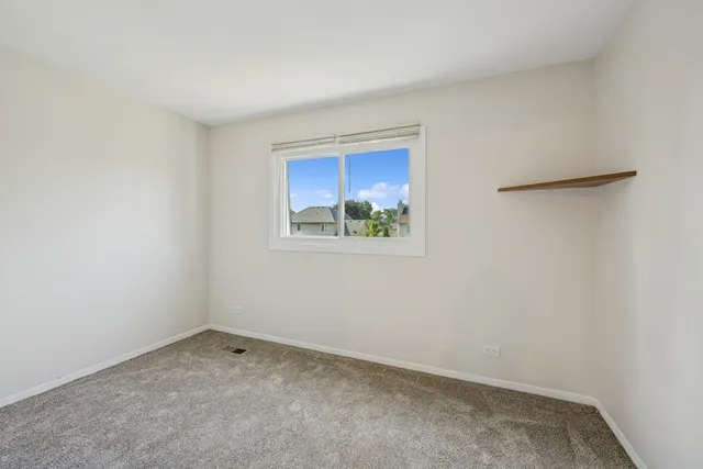 $2,400 | 366 Manning Drive, Wood Dale, IL 60191