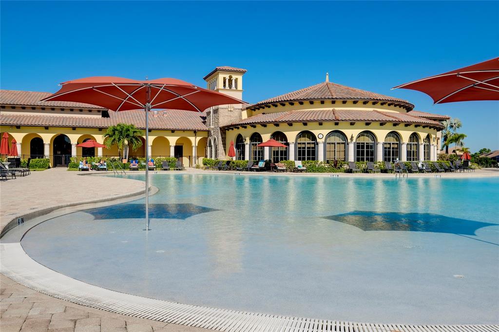 20080 Ragazza Circle, Unit 202 Venice, FL 34293 - Photo 45 of 51 a view of a large building