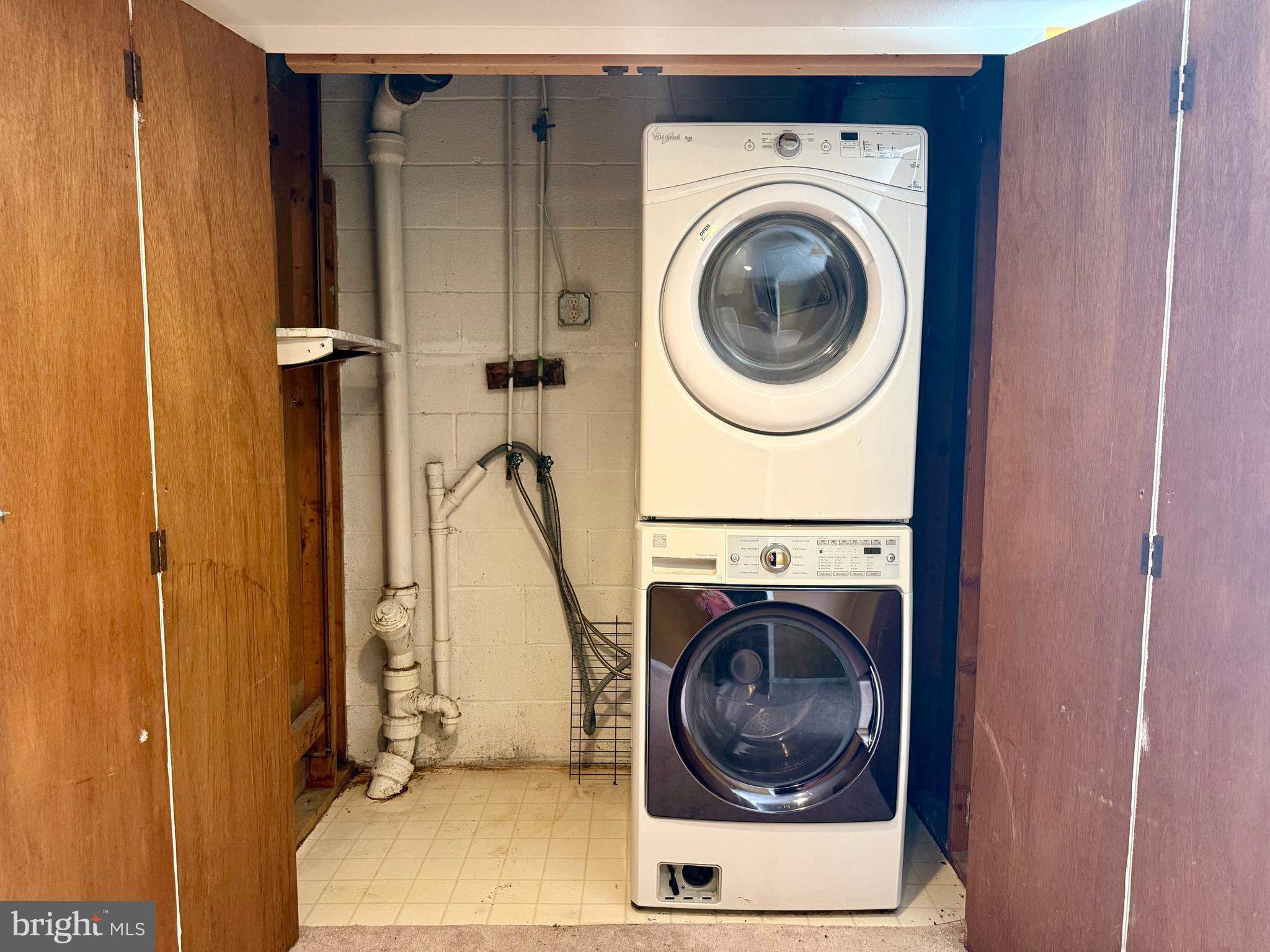 9613 Conmar Road Baltimore, MD 21220 - Photo 25 of 28 a utility room with dryer and washer