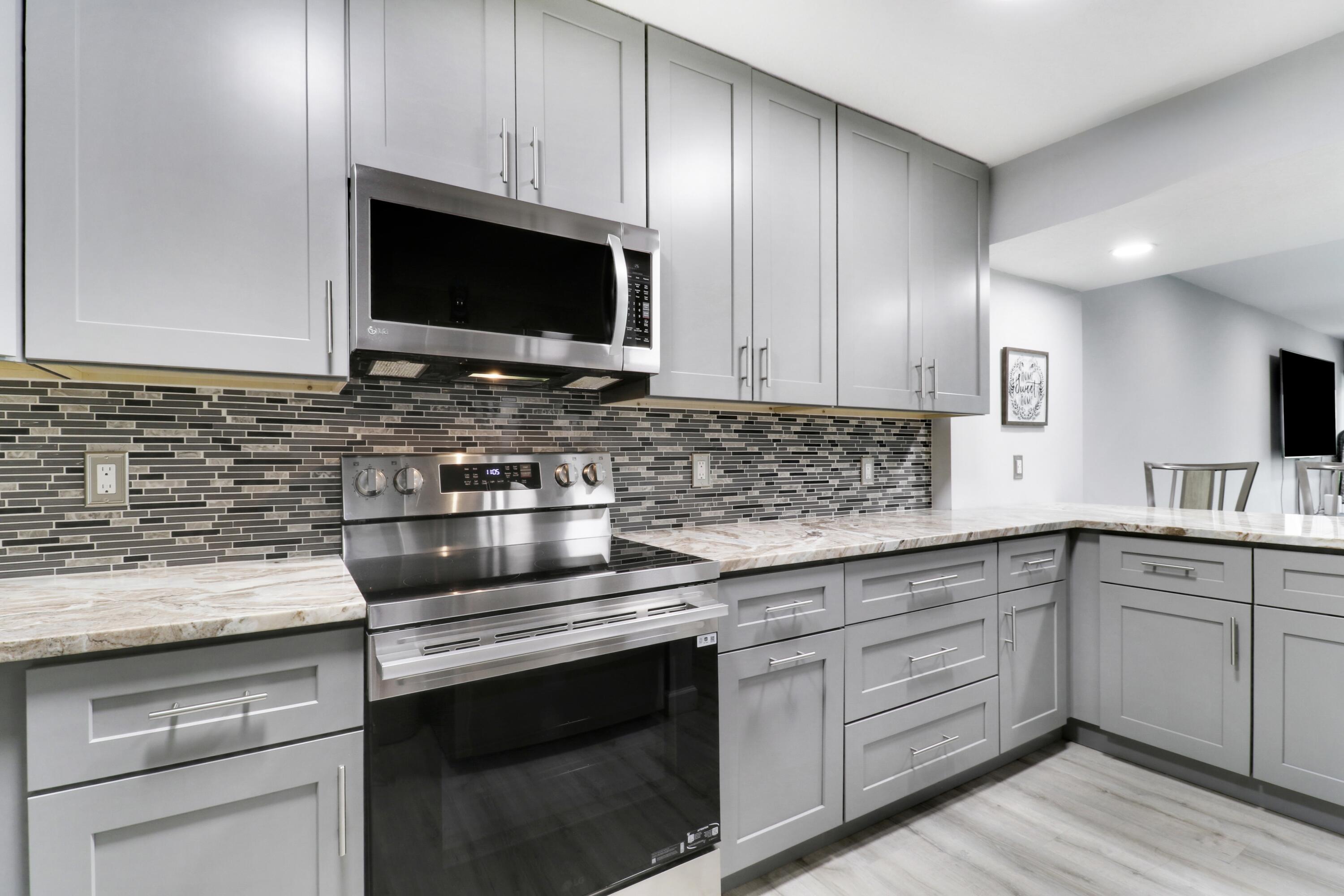 384 Golfview Road, Unit D North Palm Beach, FL 33408 - Photo 11 of 52 Kitchen
