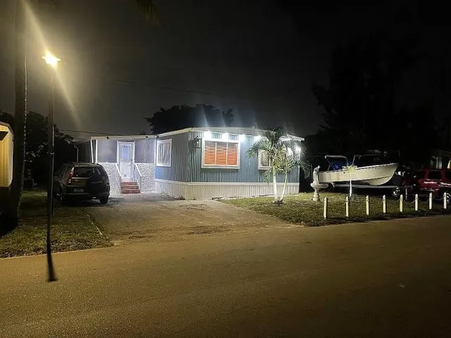 $100,000 | 11201 Southwest 55th Street, Unit D16, Hialeah, FL 33015