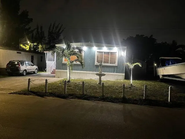 $100,000 | 11201 Southwest 55th Street, Unit D16, Hialeah, FL 33015