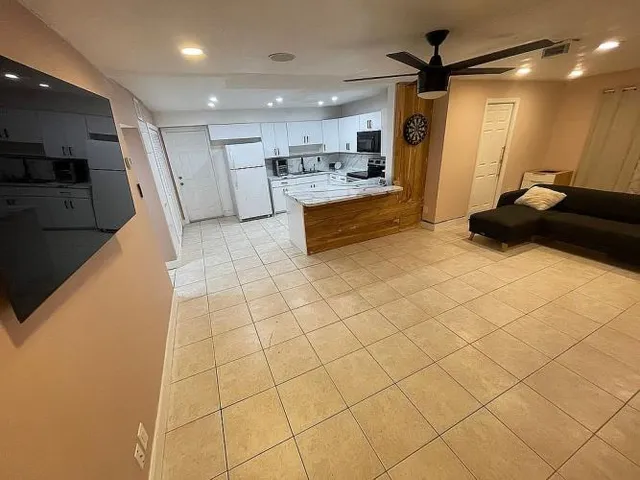 $100,000 | 11201 Southwest 55th Street, Unit D16, Hialeah, FL 33015