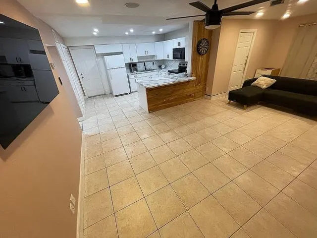 $100,000 | 11201 Southwest 55th Street, Unit D16, Hialeah, FL 33015