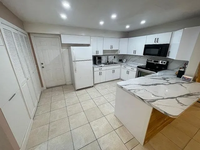 $100,000 | 11201 Southwest 55th Street, Unit D16, Hialeah, FL 33015