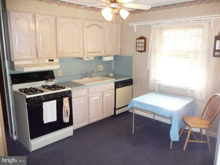 9203 Treaty Road Philadelphia, PA 19114 - Photo 2 of 24 Kitchen