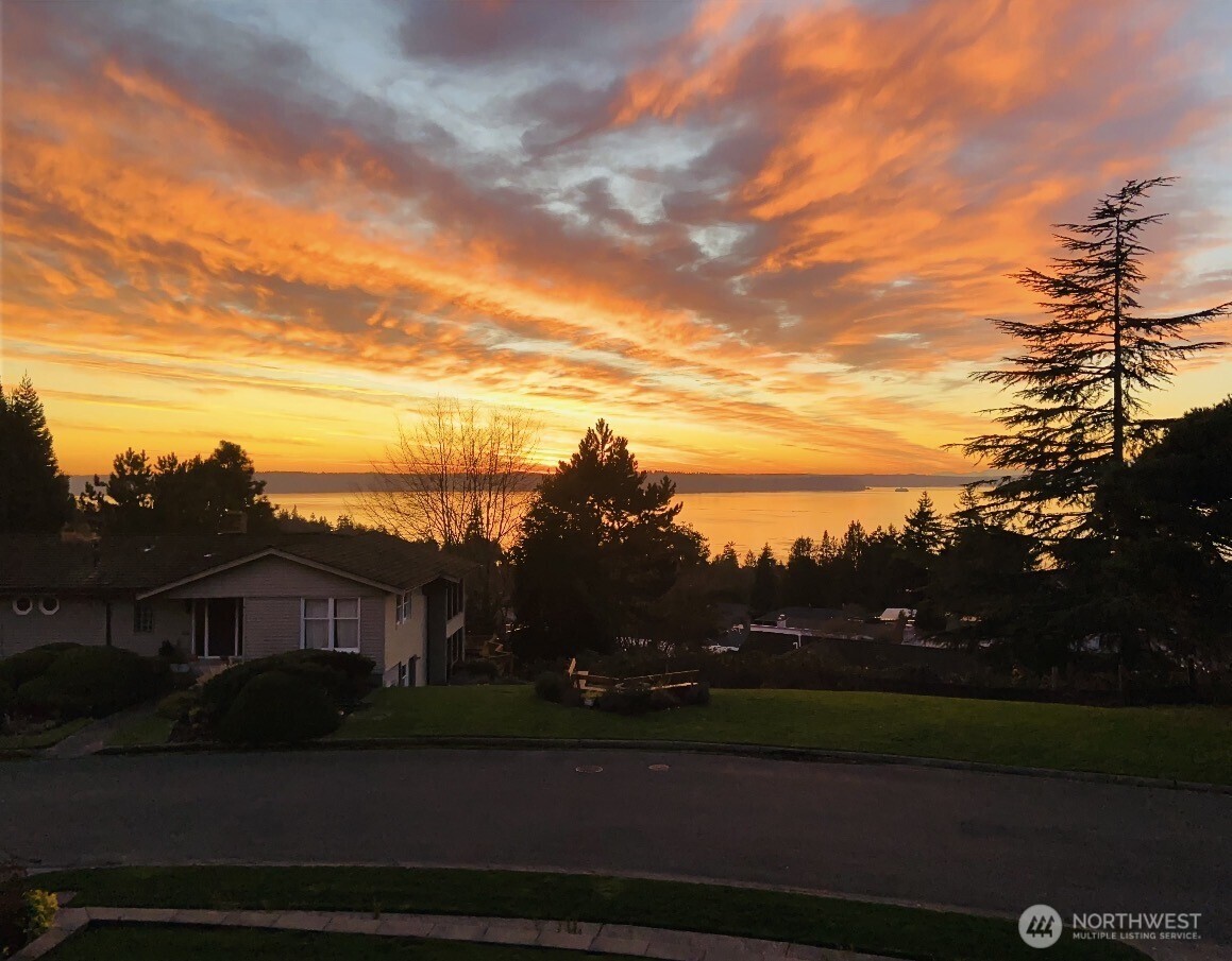 8620 Vashon View Southwest Seattle, WA 98136 - Photo 3 of 40