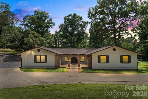 $475,000 | 4024 Wandering Lane, Hickory, NC 28601