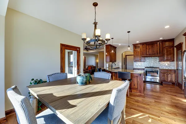 $532,500 | 703 West Sandstone Court, Andover, KS 67002