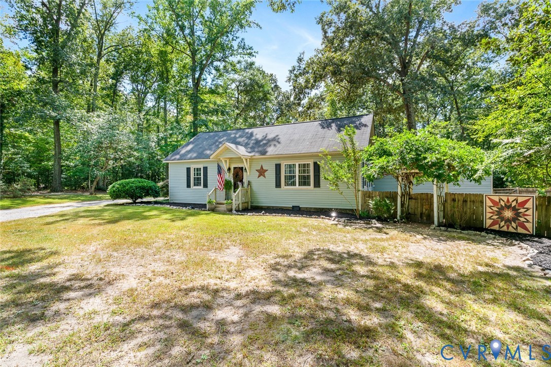 9261 South Courthouse Road Providence Forge, VA 23140 - Photo 3 of 24 a front view of a house with a garden