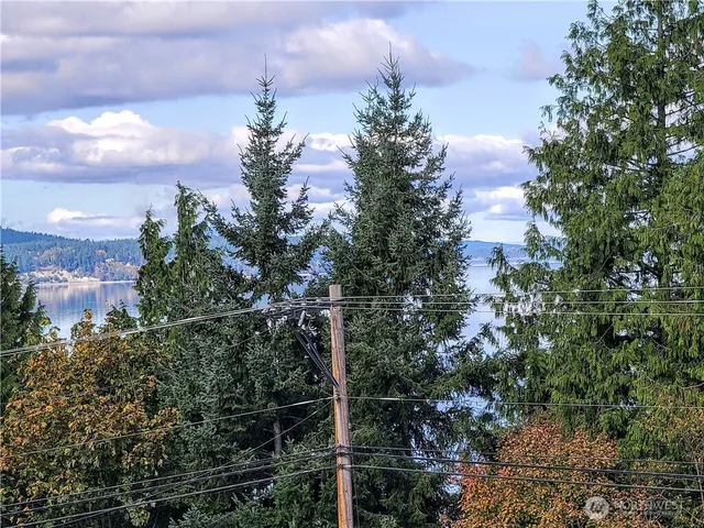 $1,550 | 184 Belvedere Road, Unit 3, Camano Island, WA 98282