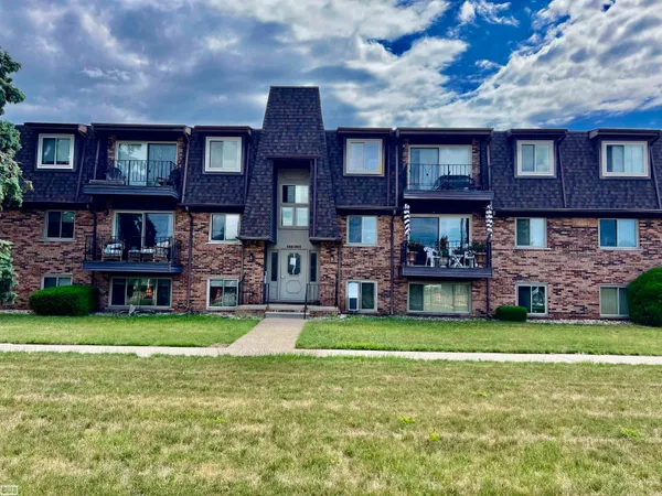 $129,900 | 532 Riviera Drive, St. Clair Shores, MI 48080