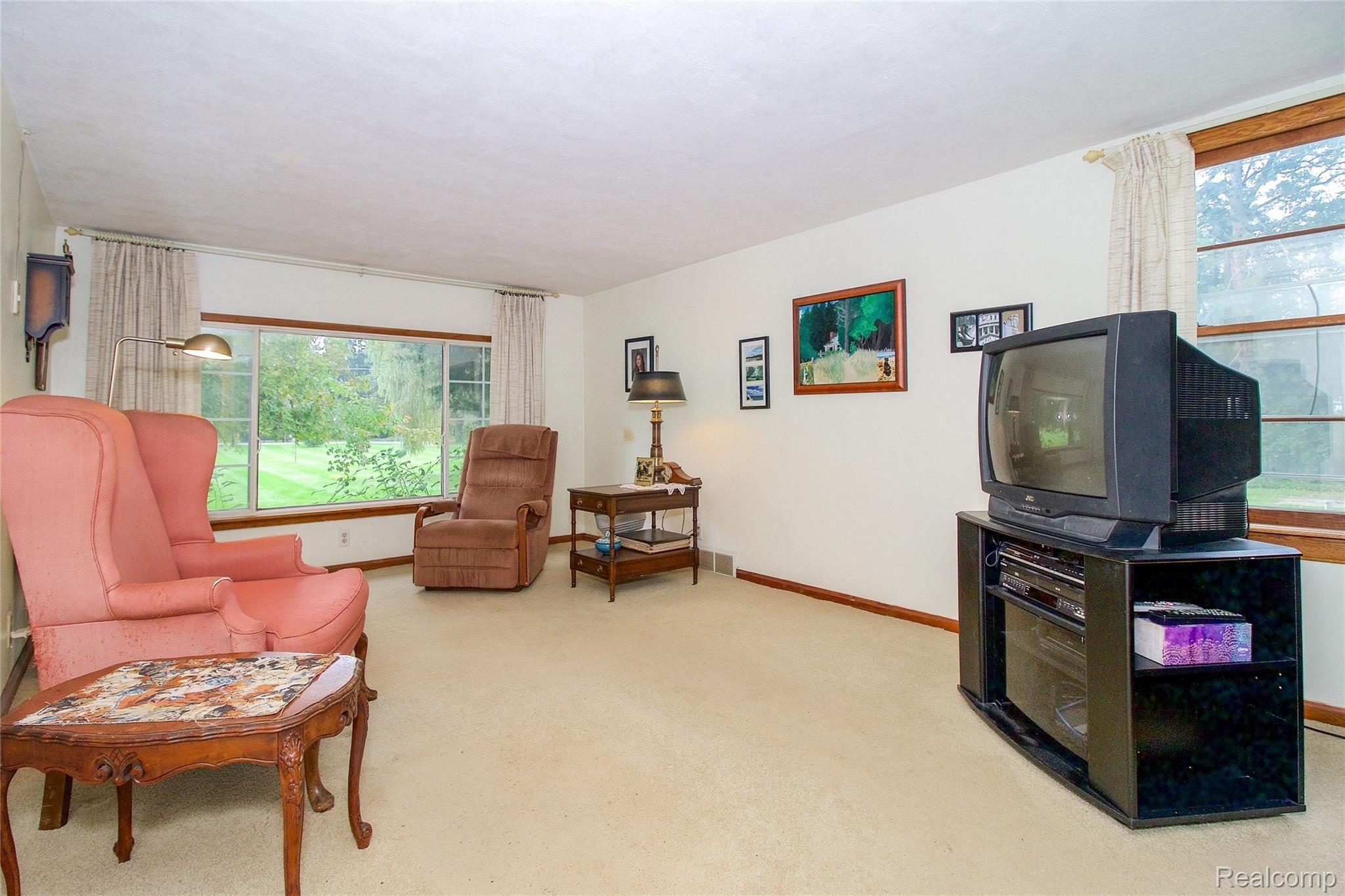 4270 West Commerce Road Milford, MI 48380 - Photo 15 of 30 Family room could be used as a 3rd bedroom
