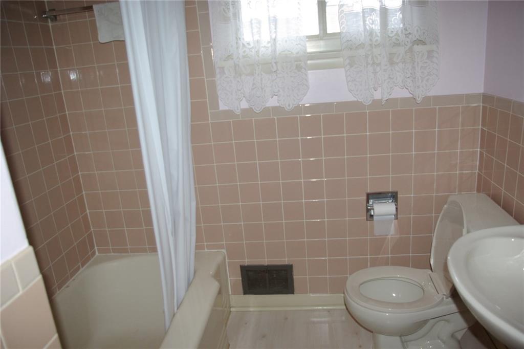 222 Singer Avenue McKees Rocks, PA 15136 - Photo 14 of 19 bathroom