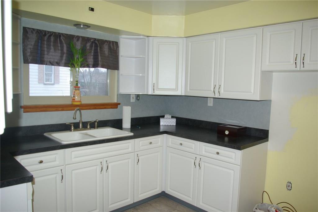 222 Singer Avenue McKees Rocks, PA 15136 - Photo 4 of 19 kitchen