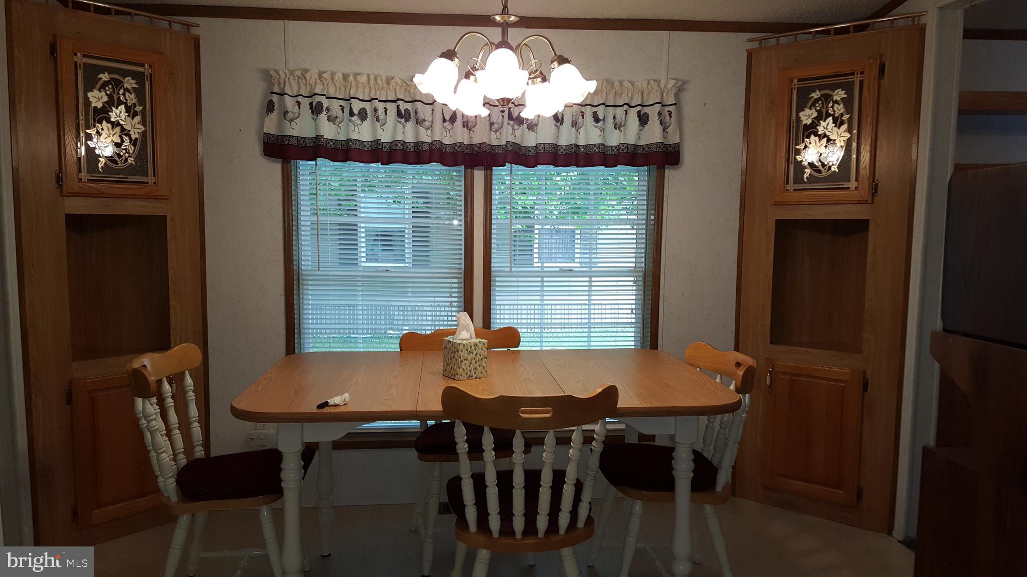 21 Cecilton Manor Drive Warwick, MD 21912 - Photo 4 of 16 Eat in kitchen with gas cooking