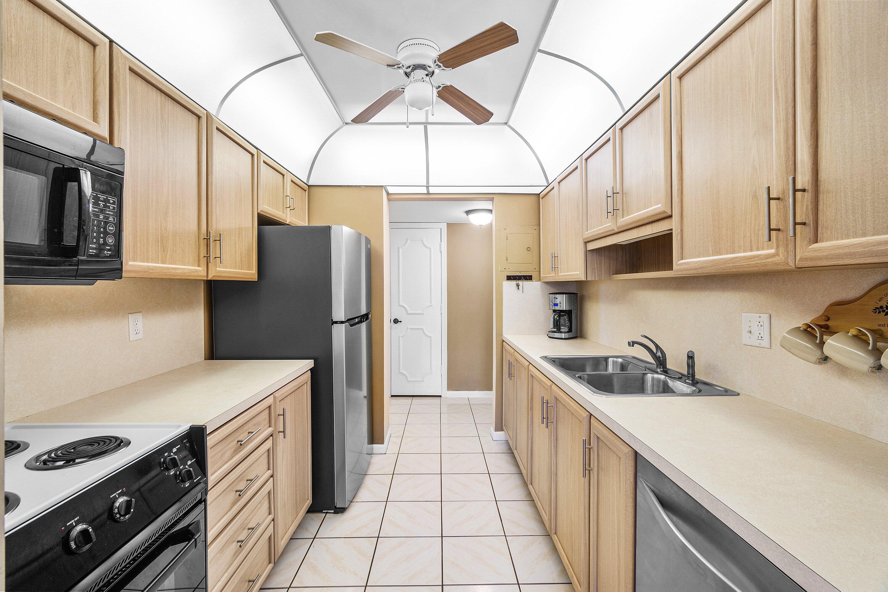 1111 South Ocean Boulevard, Unit 413 Boca Raton, FL 33432 - Photo 11 of 34 Kitchen